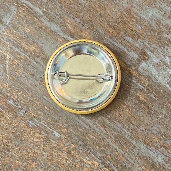 "I'd like to teach the world to sing in perfect harmony" Round Button Pin - Picture 2 of 2